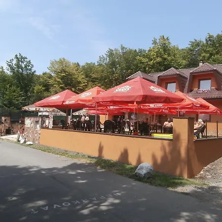 Penzion La Rosa Na Vinianskom Jazere Vinné